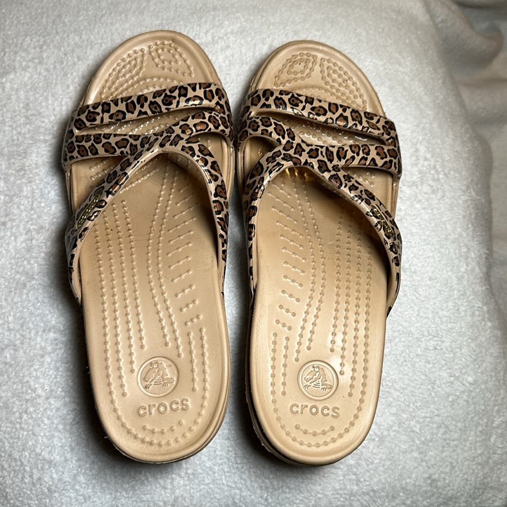 CROCS Patricia II Leopard Tan and Brown Wedge Slide on Sandals Size 6 - Picture 2 of 6